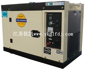 小型風(fēng)冷低噪音柴油發(fā)電機組6.5KW